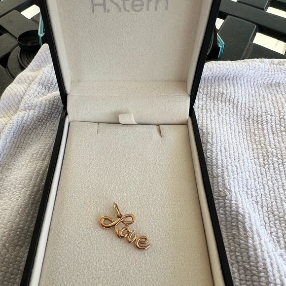 Hstern Love Pendent - Picture 6 of 9